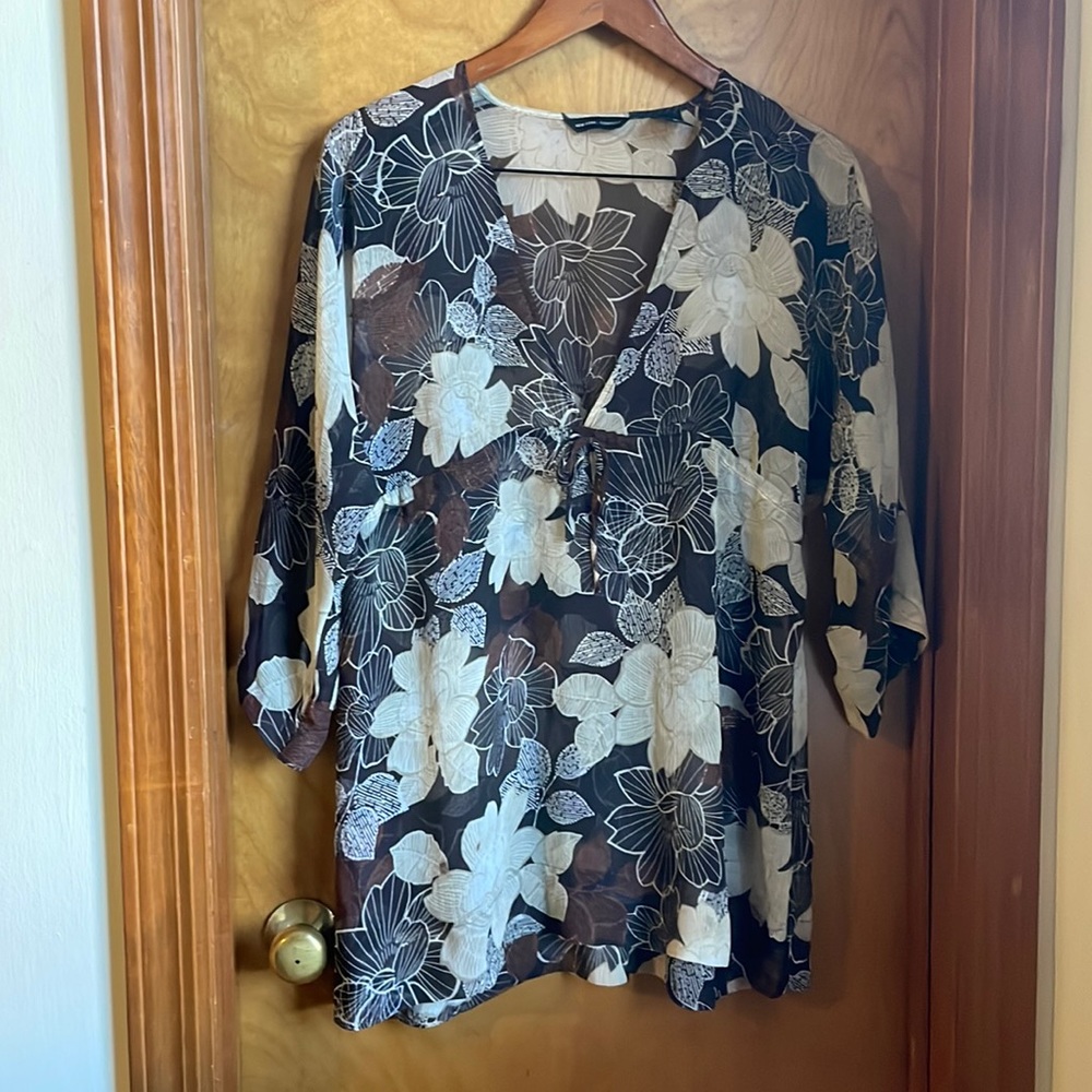 New York and Company Sheer Floral Tunic top, M